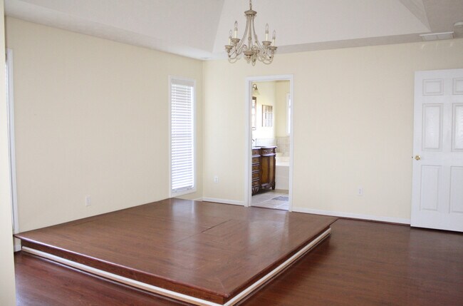 Building Photo - Gorgeous Phenix City Home Off Of HWY 165!