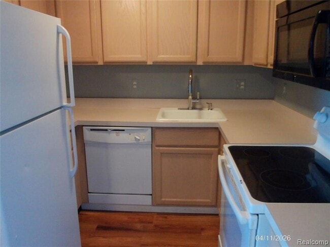 Building Photo - 50450 Bay Run N