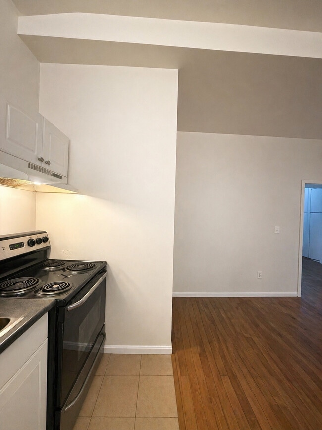 Unit 2 - 1901-1911 E Lombard St