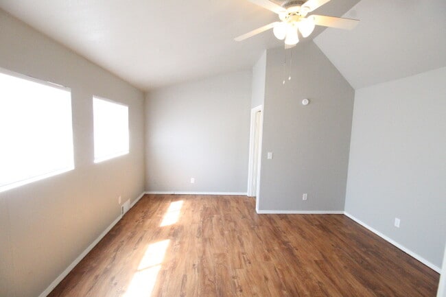 Building Photo - 1932 Lariat Cir