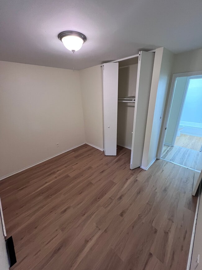 Building Photo - 2015 Shelly Dr