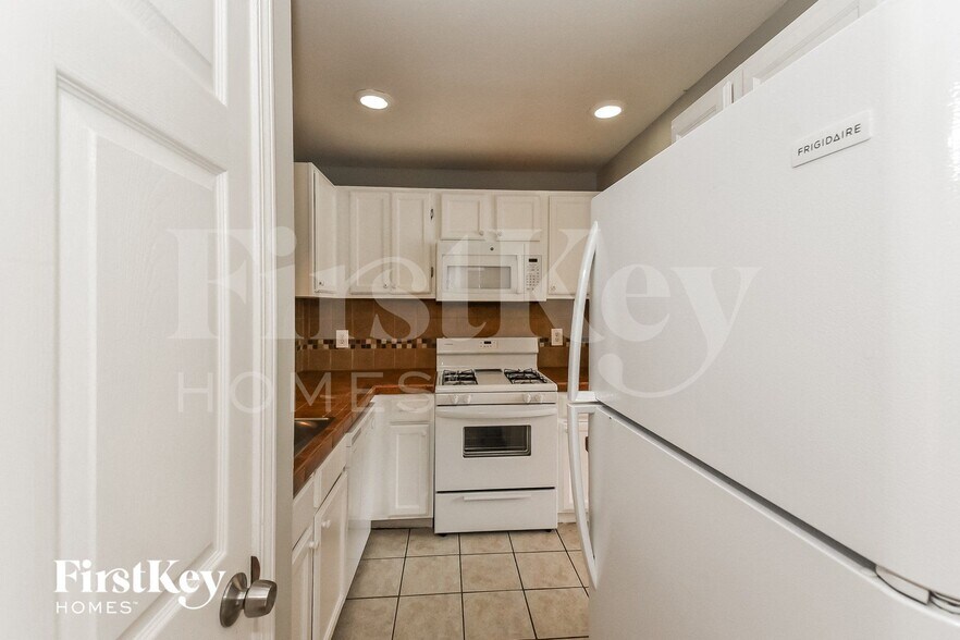 Building Photo - 4017 Rhinehart Ct