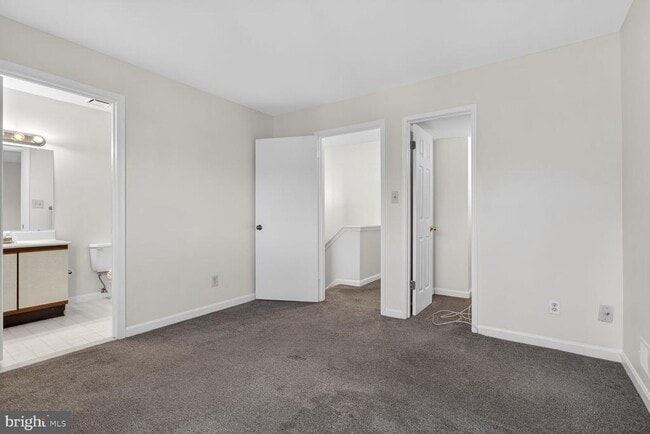 Building Photo - 4950 Columbia Rd