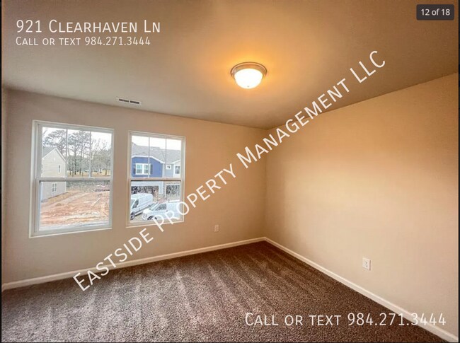Building Photo - 921 Clearhaven Ln