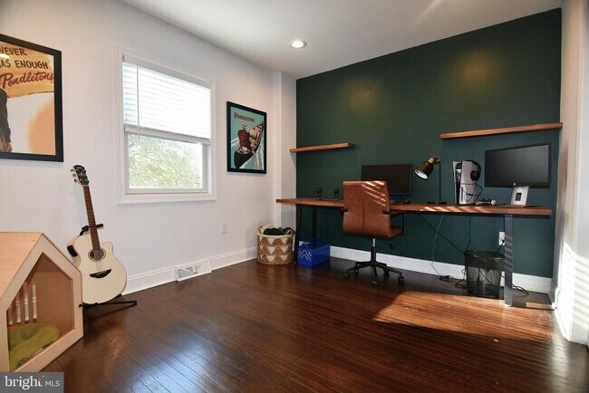 Building Photo - 1 Orchard Ln