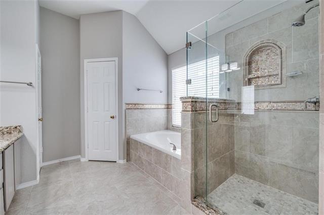 Building Photo - 2221 Cimmaron Dr