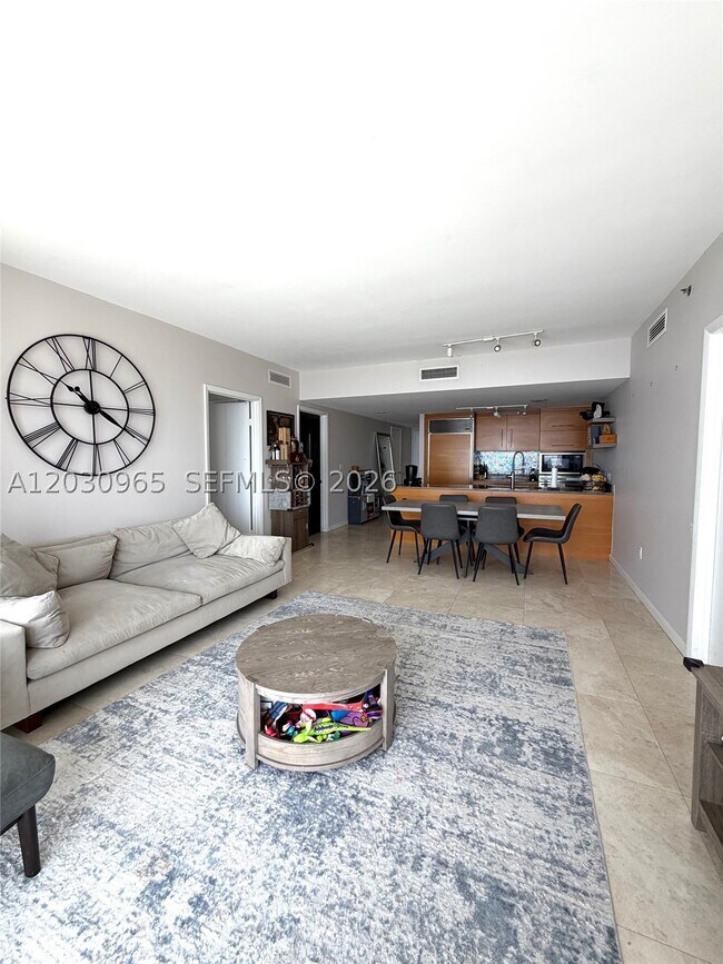 Building Photo - 475 Brickell Ave