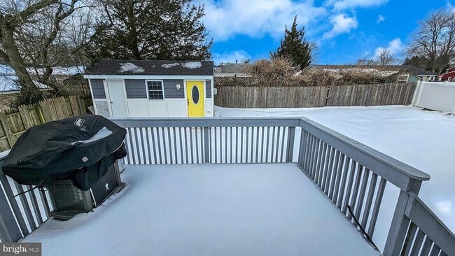 Building Photo - 213 8th St