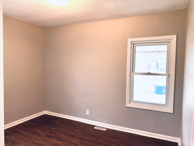 Building Photo - 13870 Couwlier Ave