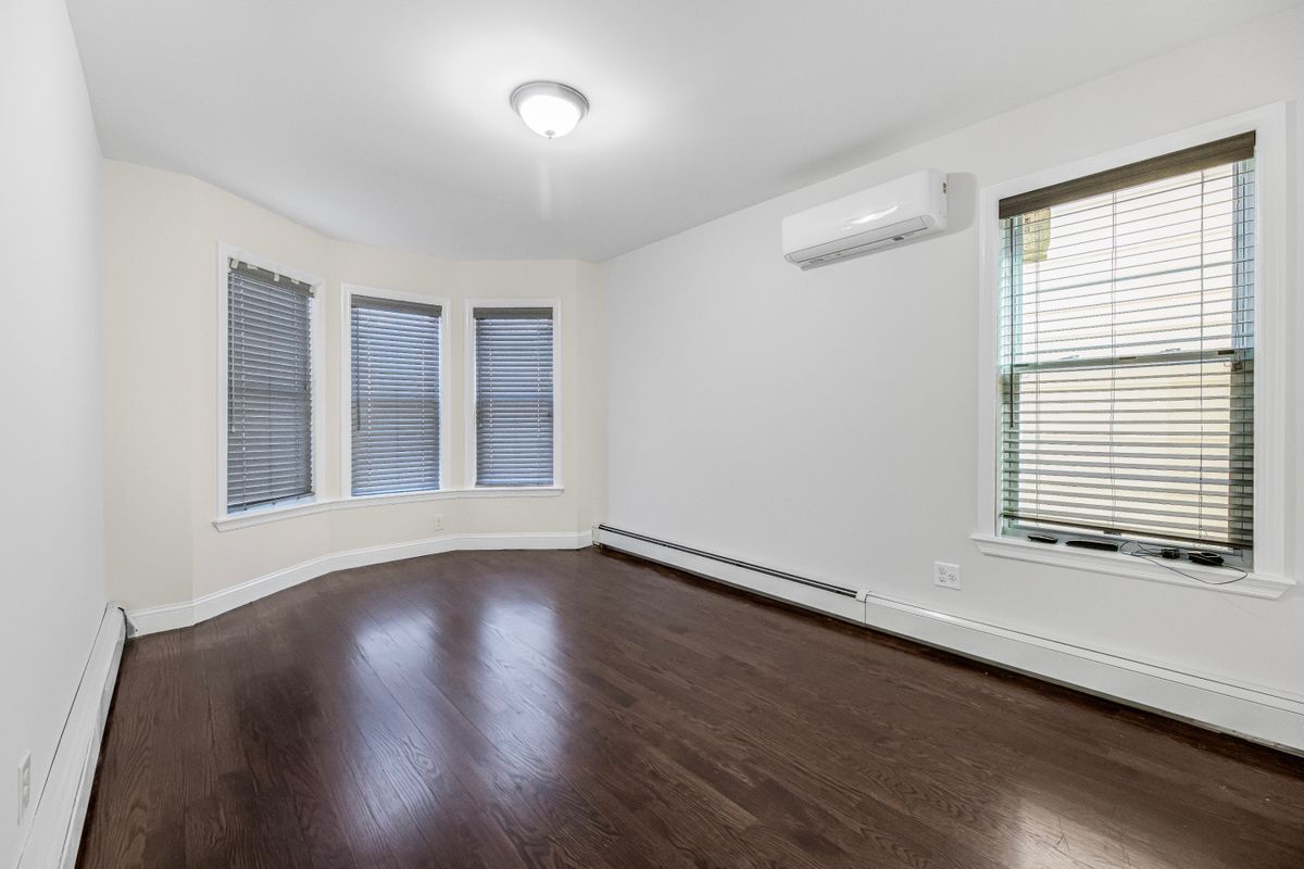 Building Photo - 1837 Wallace Ave