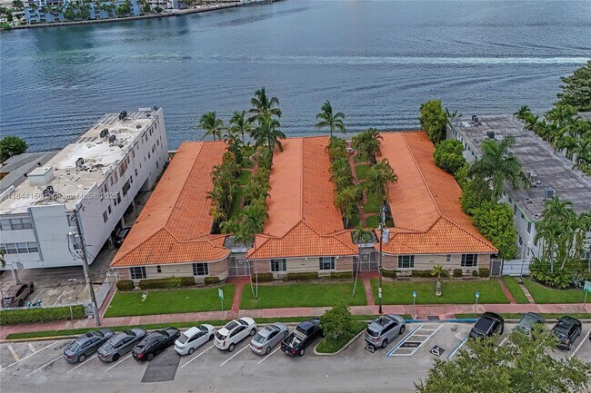 Primary Photo - 2160 Bay Dr