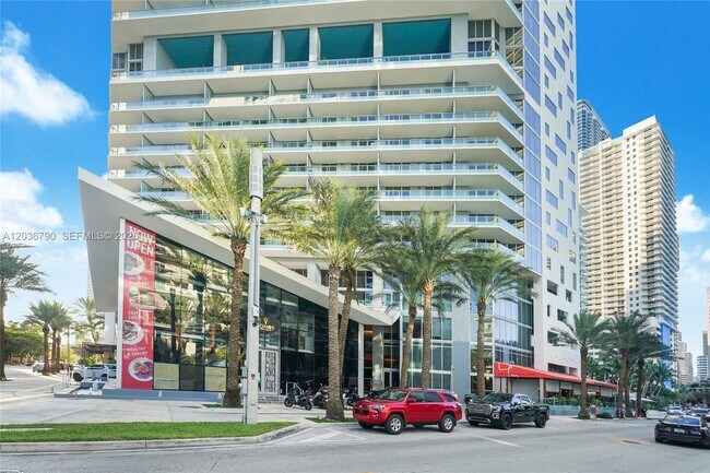 Building Photo - 1300 Brickell Bay Dr