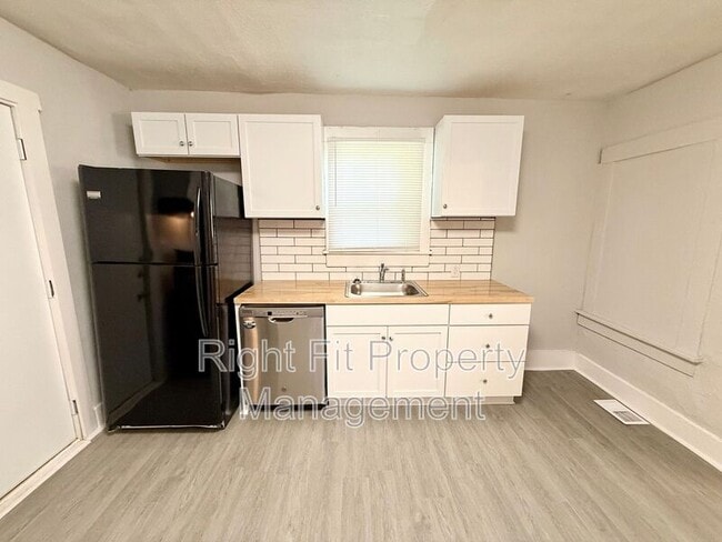 Building Photo - 1211 Lind St