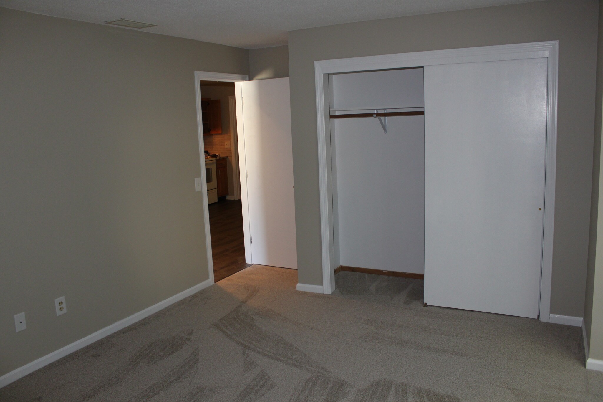 Master Bedroom - 48 N Mountain Rd