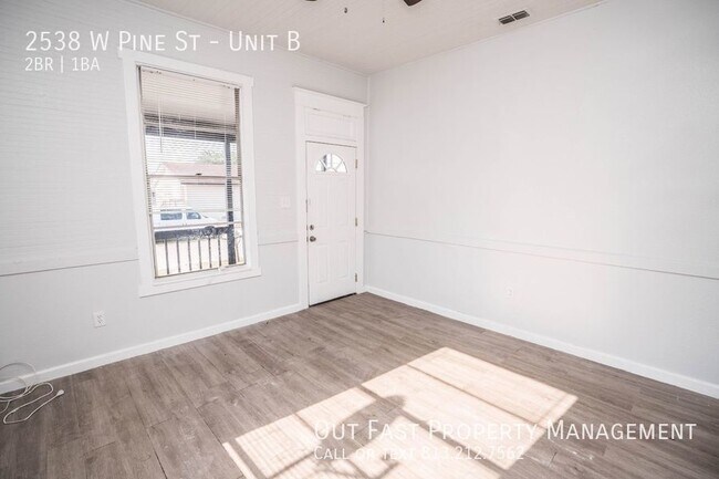 Building Photo - Freshly Renovated 2 Bedroom/1 Bath