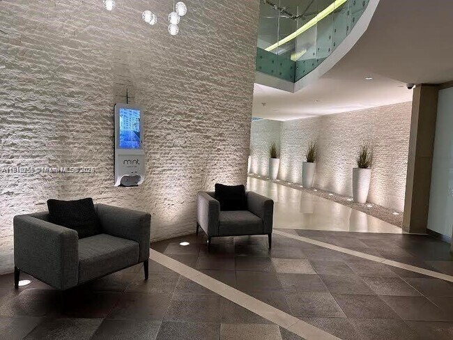 Building Photo - 92 SW 3rd St