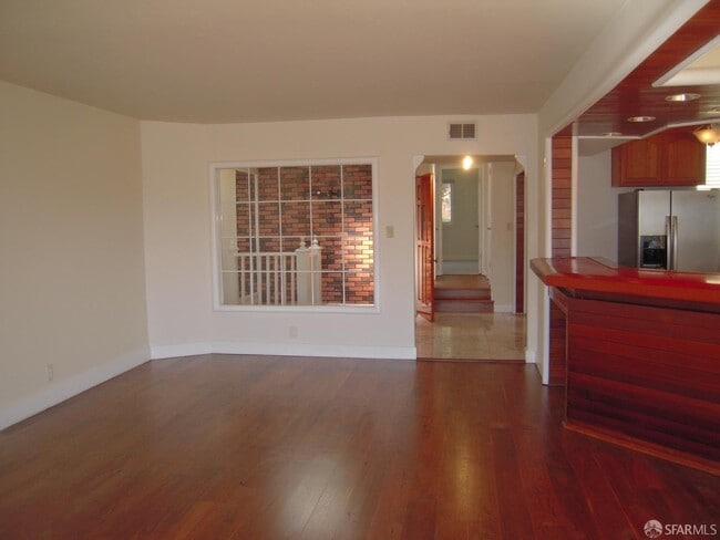 Building Photo - 168 Museum Way