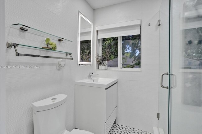 Building Photo - 213 NE 43rd St