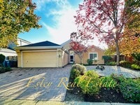 Building Photo - Single Story Court location