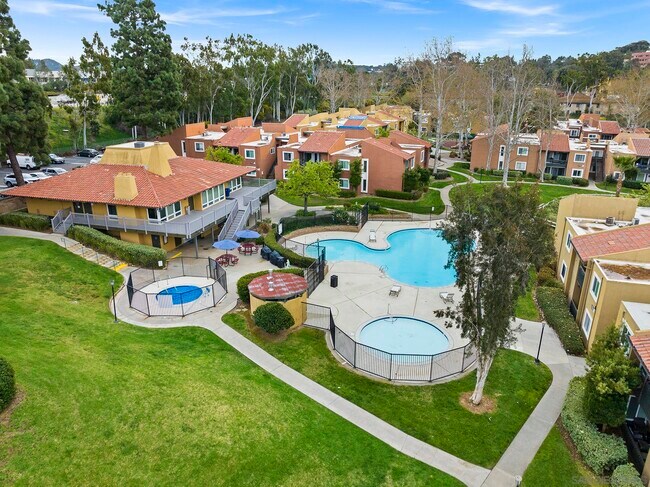 Building Photo - 17131 W Bernardo Dr