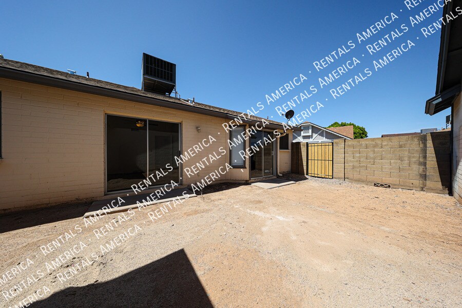 Building Photo - 1055 N Recker Rd