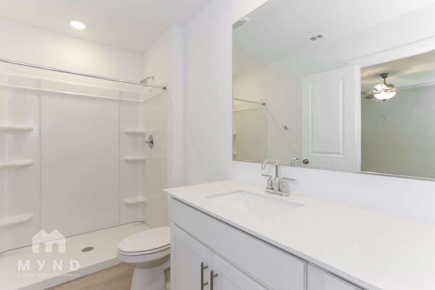 Building Photo - 2732 Ctr Crk Ln