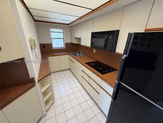 Building Photo - 406 W Park Dr