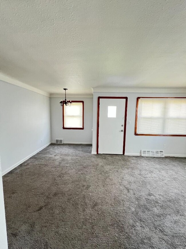 Building Photo - 15818 Maplewood Ave