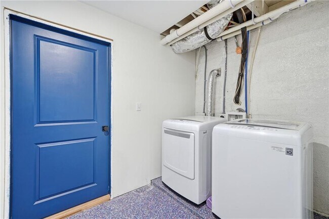 Building Photo - 2130 Cove Trail