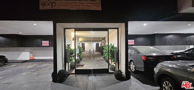 Building Photo - 465 Le Doux Rd