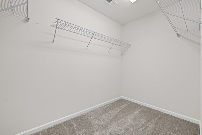 Building Photo - "3-Bed Townhouse Retreat on Elders Story R...