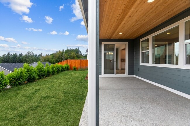 Building Photo - Spacious Two-Story in Port Orchard