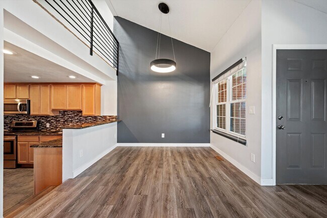 Building Photo - Bright & Spacious 2BR/2BA Townhome with Loft, Fireplace & Private Garage