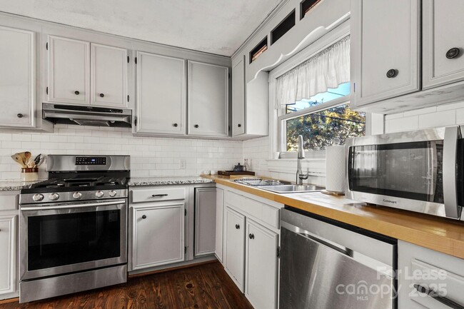 Building Photo - 2917 Forest Park Dr