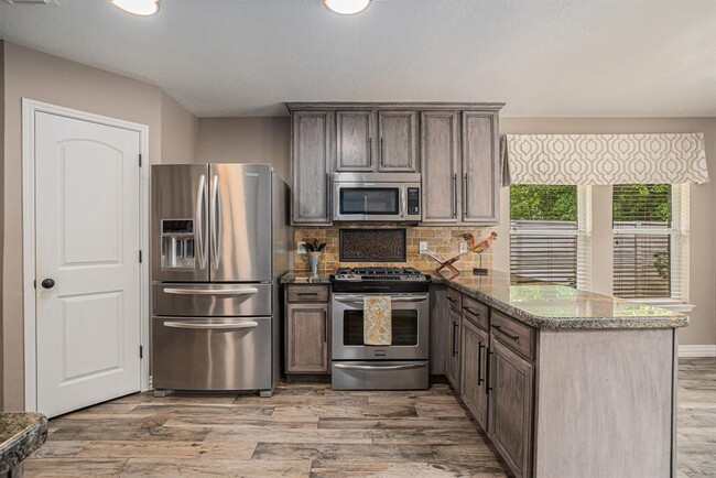Building Photo - 9338 Stoneridge Canyon Ln