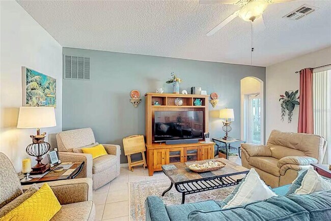 Building Photo - 136 Henley Cir