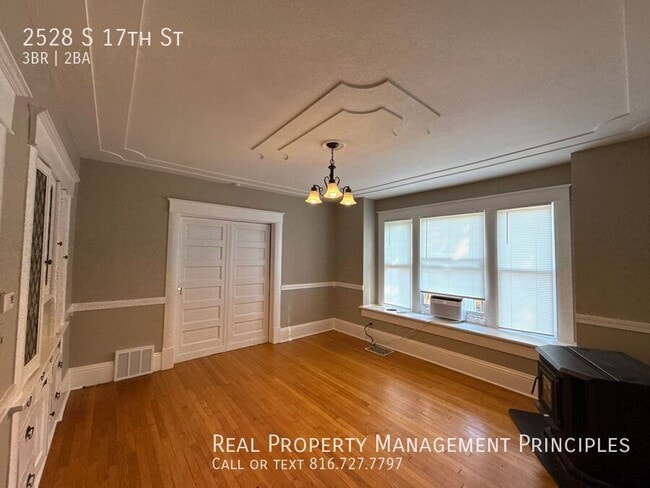 Building Photo - 2528 S 17th St