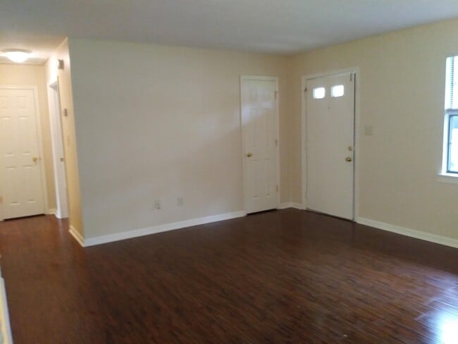 Building Photo - 1627 Coombs Dr