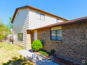 Building Photo - 8261 Ivy Dr