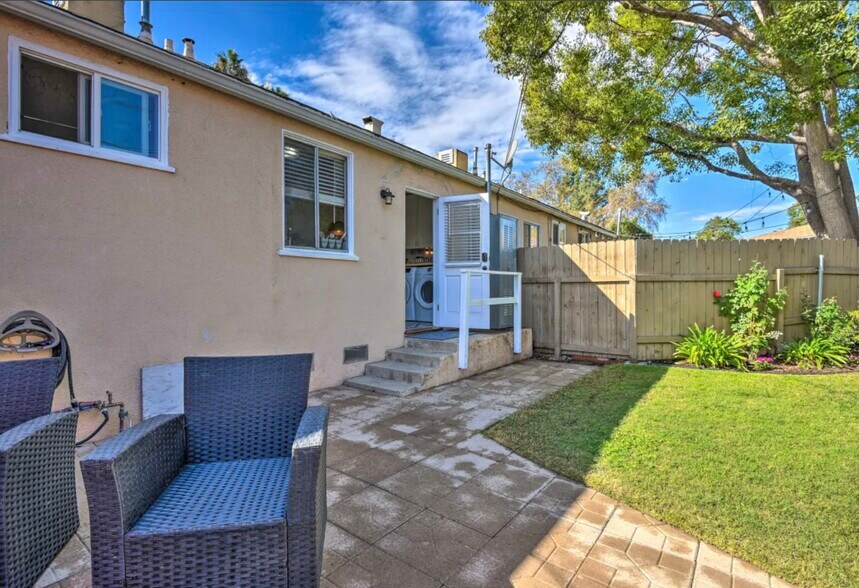 Building Photo - 504 N Rosemary Ln