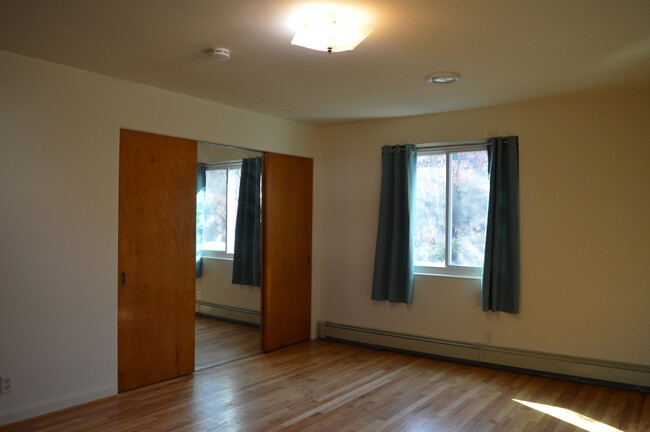 bedroom - 1200 Easton Rd