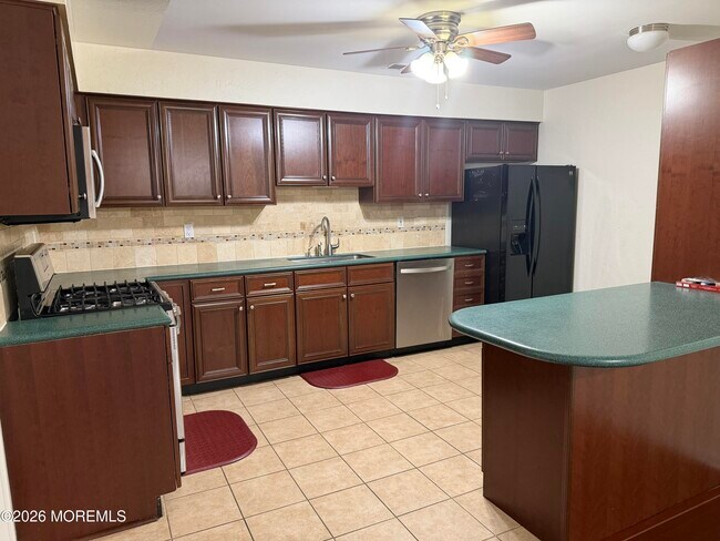 Building Photo - 1077 Roseberry Ct