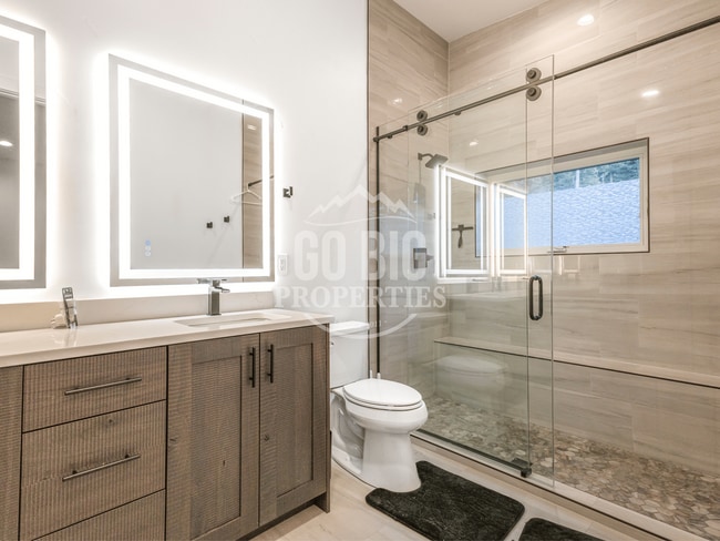 Building Photo - Luxury 5 Bedroom Single Family Home