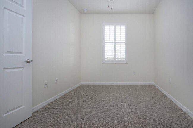 Building Photo - 3 Bedroom 2.5 Bath Townhome San Michele