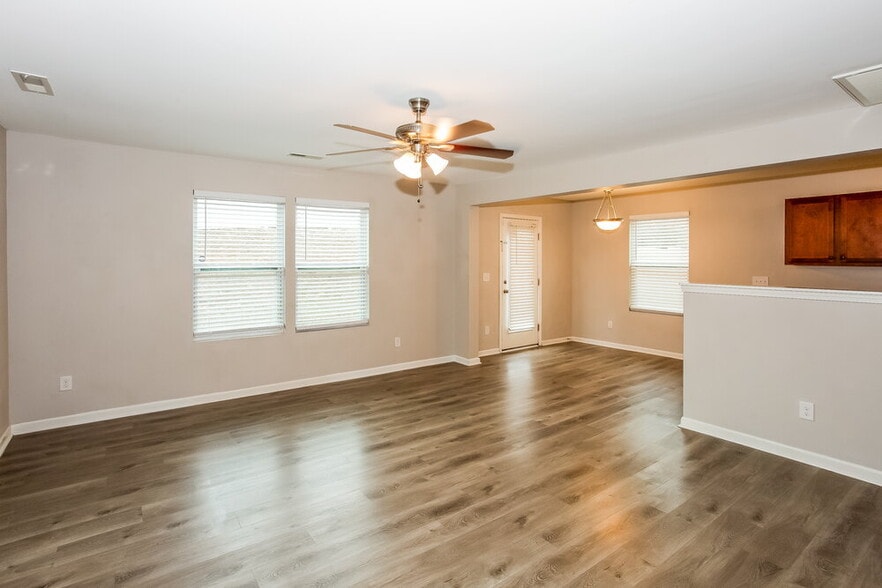 Building Photo - 1083 Manston Pl SW