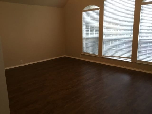 Building Photo - 4008 Double Oak Dr