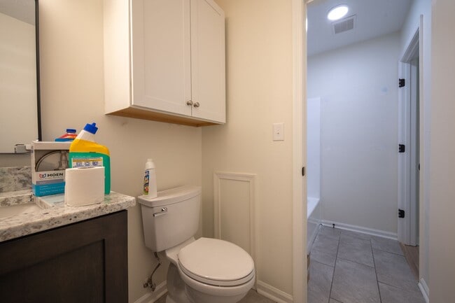 Building Photo - 2 Bed, 2 Bath Renovated Townhouse – Single-Level Living – $1,800/month