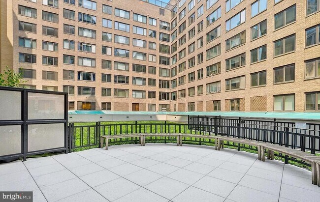 Building Photo - 1133 14th St NW