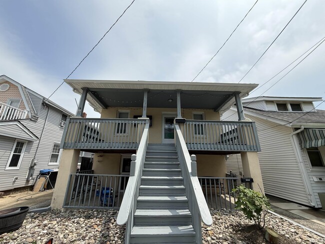 Primary Photo - 105 N Richards Ave