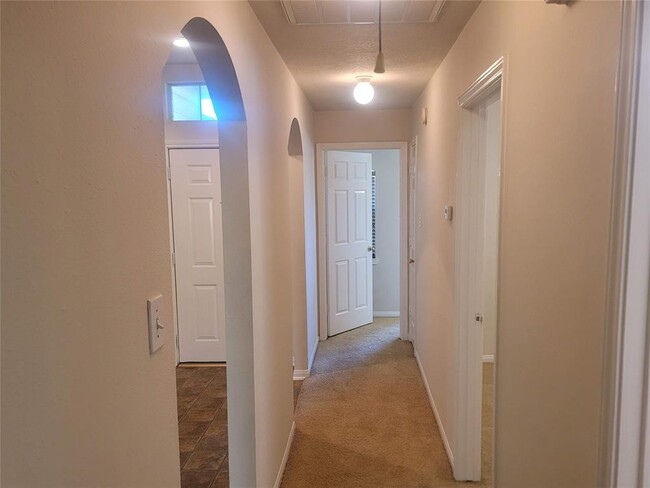 Building Photo - 3611 Elmwood Dale Dr